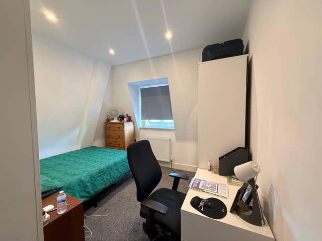 Double Room Avl. near Town Centre Main Photo