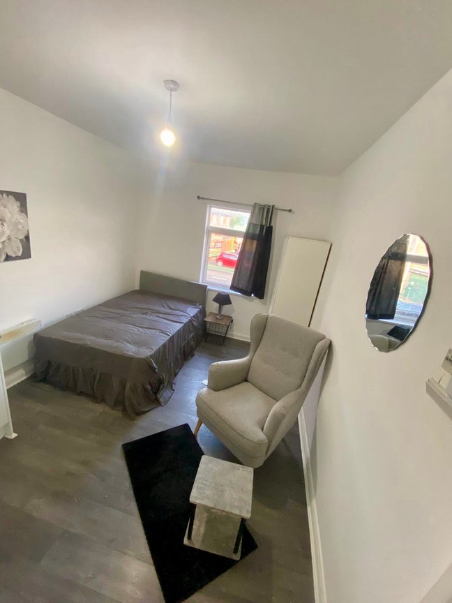 Studio Room in Prime Location! Coventry Main Photo