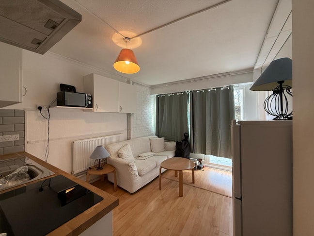 Single room good location  Main Photo