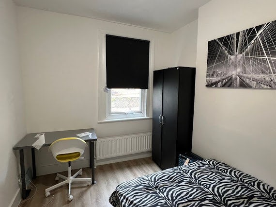 Single Room • Tooting SW17 Main Photo