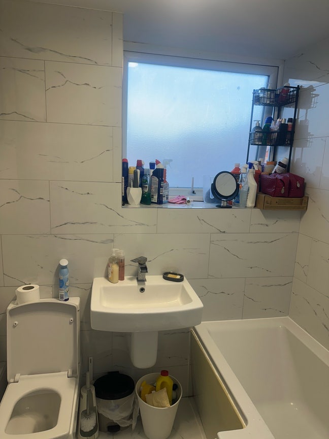 Furnished Room to Let Main Photo