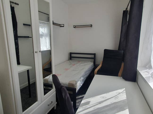 Small double Off City Road Fully Refurbished  Main Photo