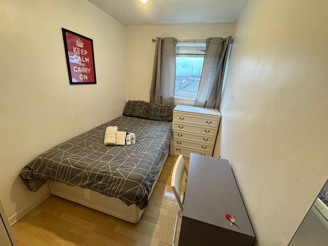 Bright room close to hammersmith!!  Main Photo