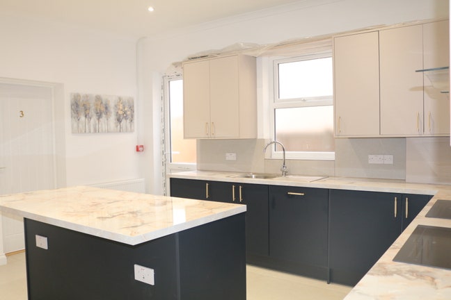 Luxury room for let in Kingston Upon Thames  Main Photo