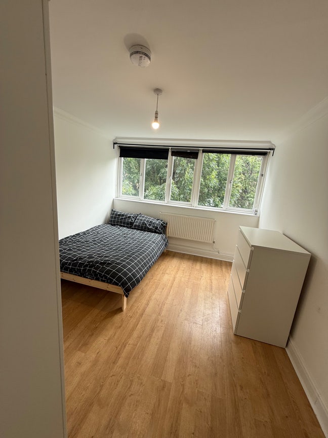 Amazing double room in Stepney Green  Main Photo