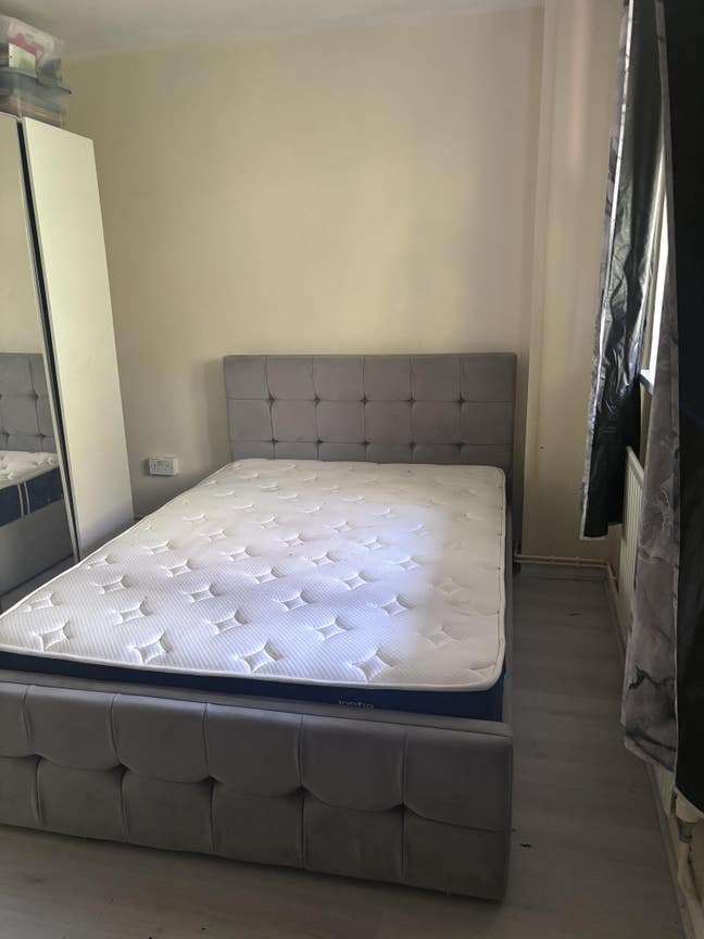 Spacious Double Bedroom in Mitcham near tram stop  Main Photo