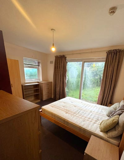 Spacious 1-Bedroom  garden Flat  Main Photo