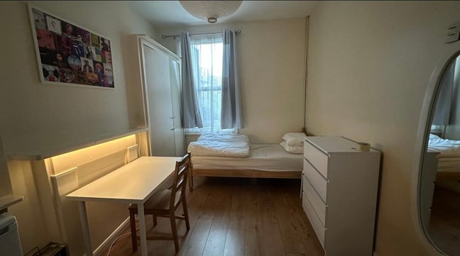 *Available 15Th Nov* Large Room Uxbridge Road W12  Main Photo