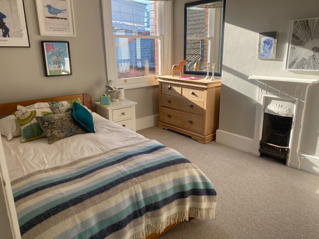 Lovely Room in a Homey House in St Margarets  Main Photo