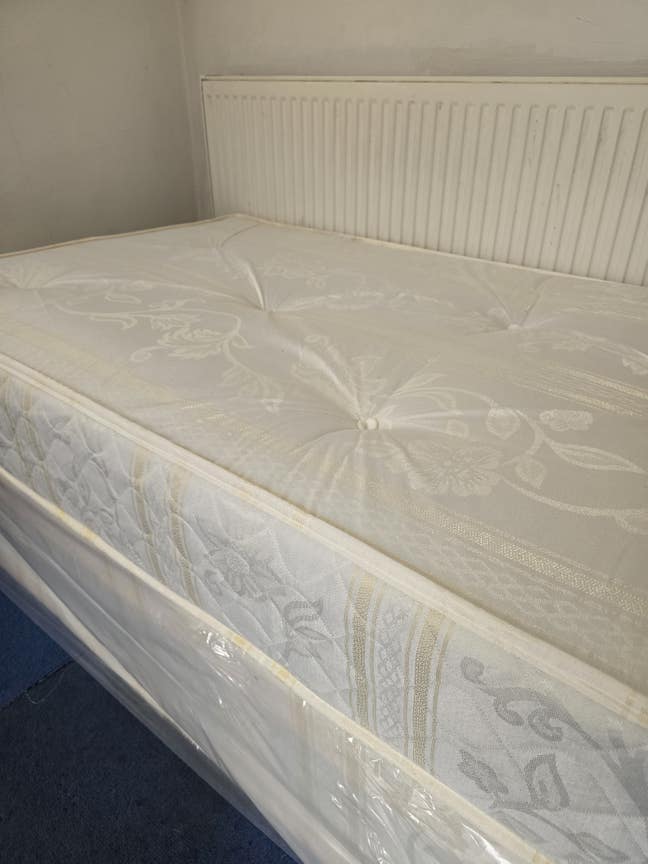 Room with Private Toilet. £700 per month Main Photo