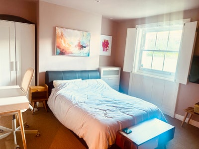 Eco-Friendly En-suite Large Double Main Photo