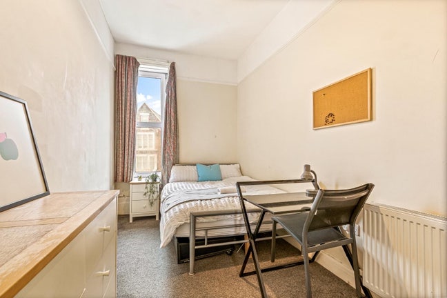 ⭐ Southsea Spacious Luxury Rooms –No Deposit!🔥 Main Photo