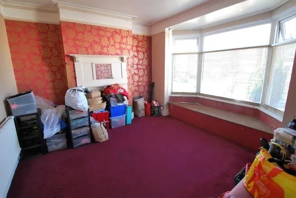 Very large double room in house by QEQM  Main Photo