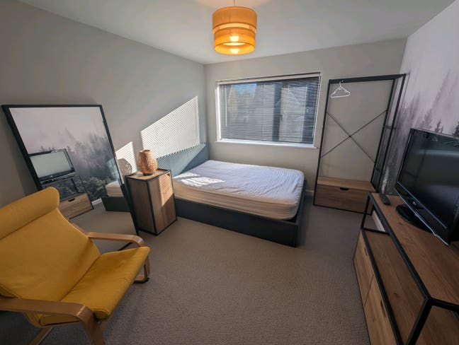 2 large double rooms with dedicated kitchen Main Photo