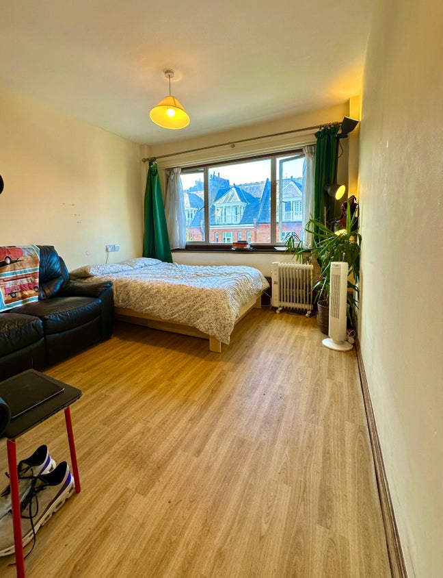 Bright double room with en-suite to let in Chelsea Main Photo