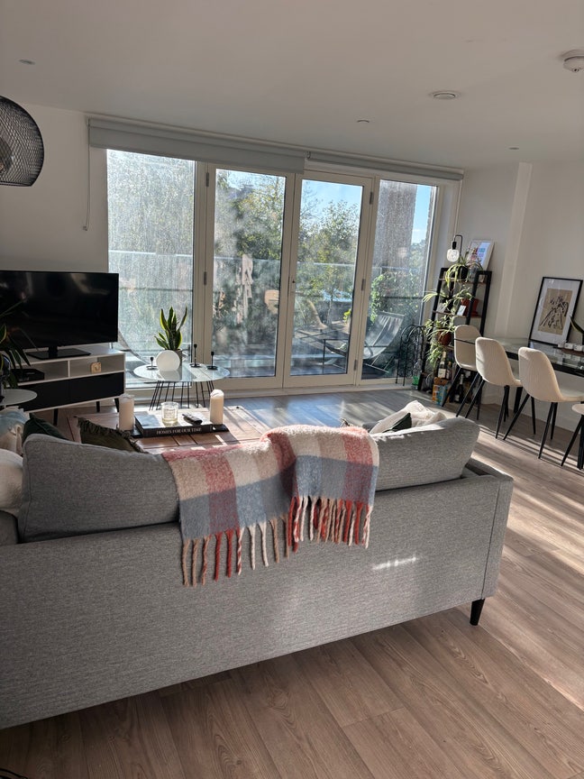 Comfy Double Room in Friendly Flat-Great Location Main Photo