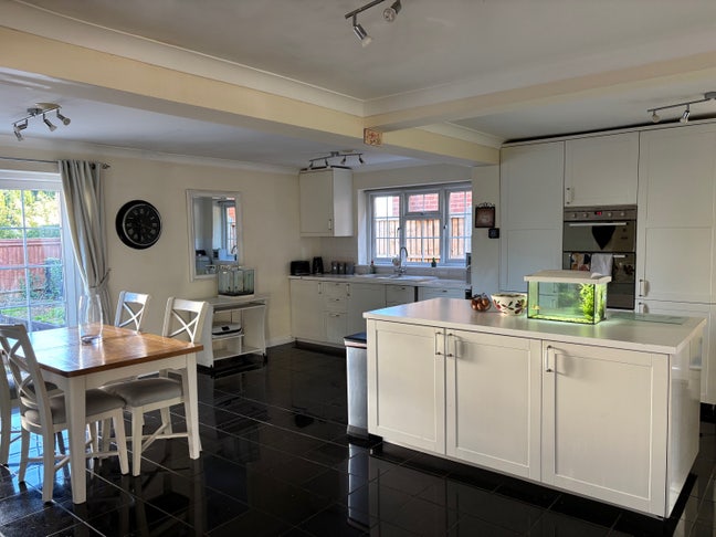 Large house with 2 bedrooms available for rent now Main Photo