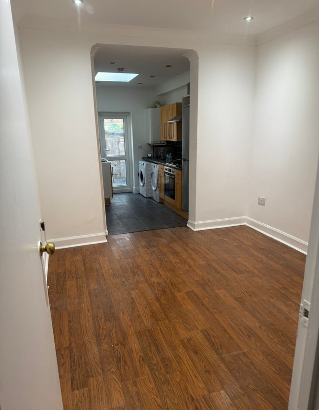 1 Bedroom flat in Goodmayes   Main Photo