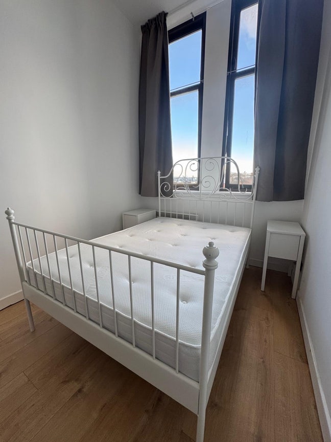 Large Double Room | City Centre | Prime location Main Photo