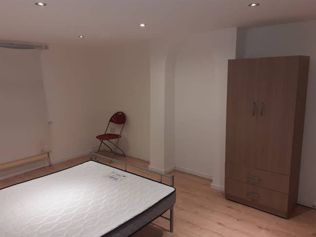 3 rooms flat 10 mint West Ealing station  Main Photo