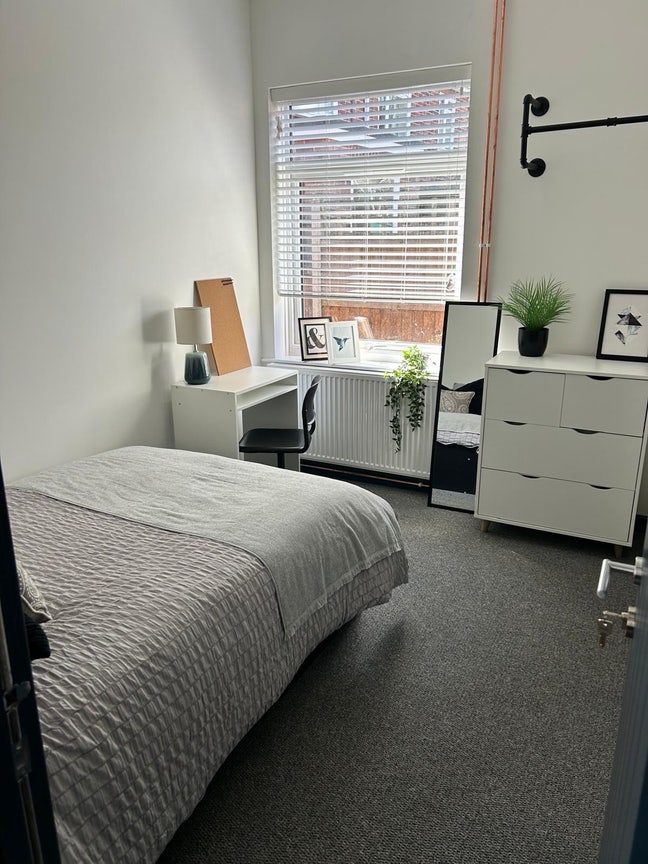 **BRAND NEW** en-suite rooms available  Main Photo