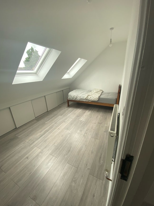 1 Double Bedroom Available (Female Only) Main Photo