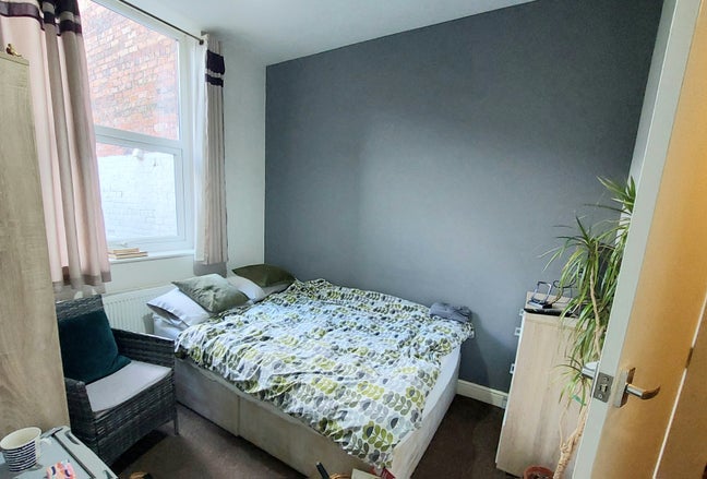 Double en-suite room near hospital & town Main Photo