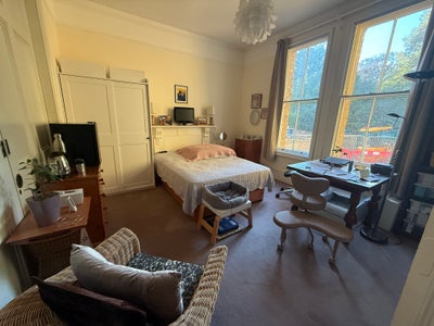 Bright Spacious Room – Park Town (Near University  Main Photo