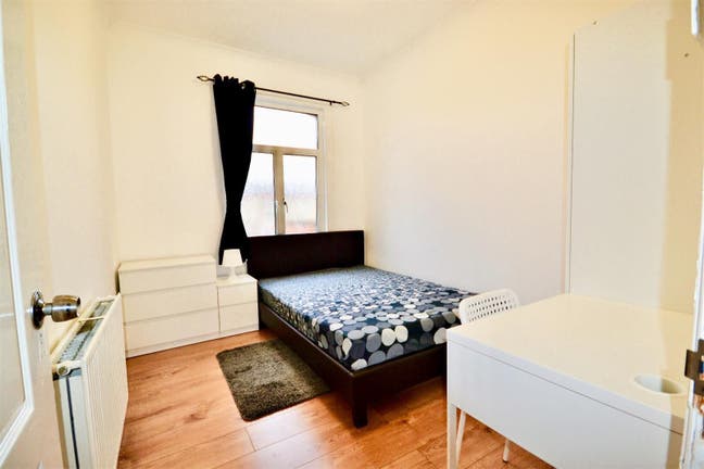 Spacious Double Room 5 min from Turnpike Lane  Main Photo