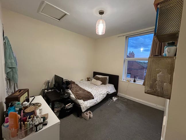 Beautiful 2 bed shared housing Main Photo