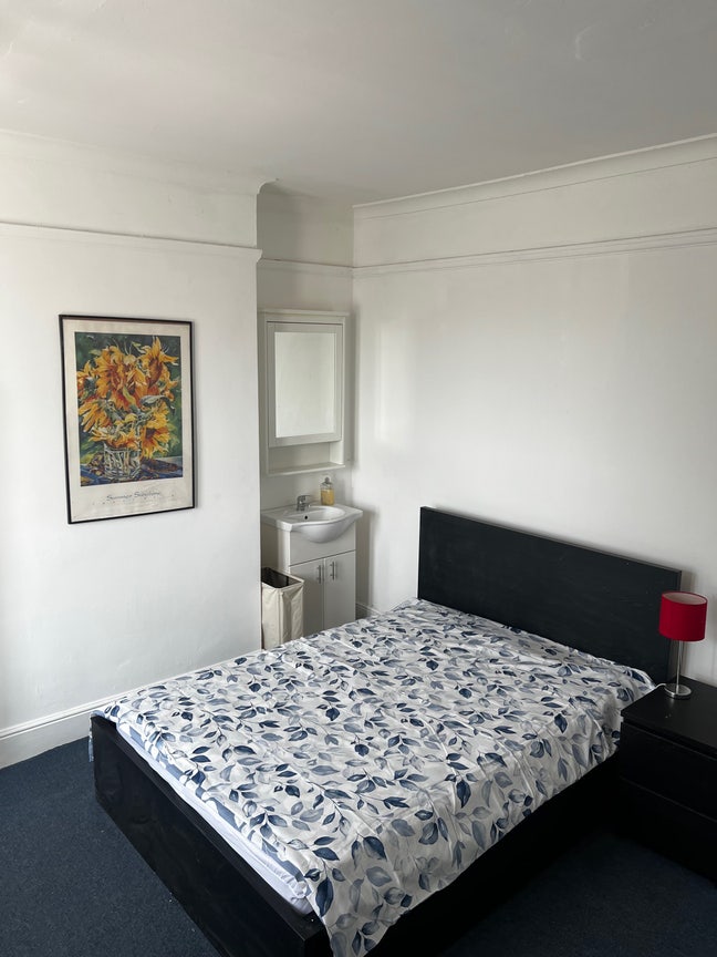 Two rooms available 10 mins from Tube Main Photo
