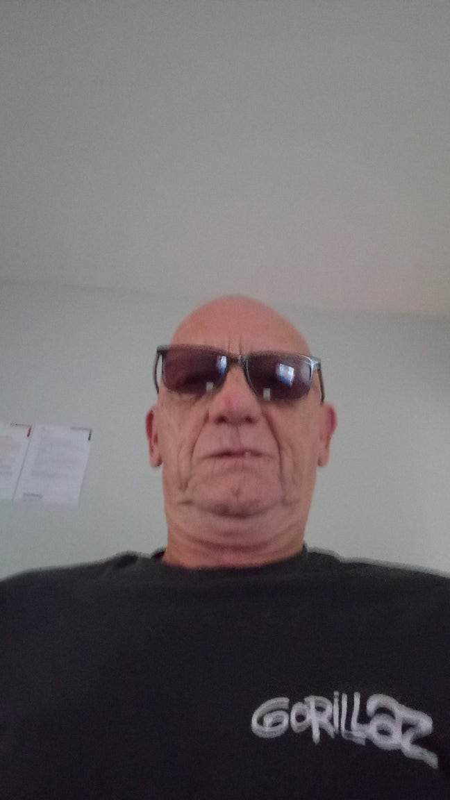 64 year old male seeks a single or double room Main Photo