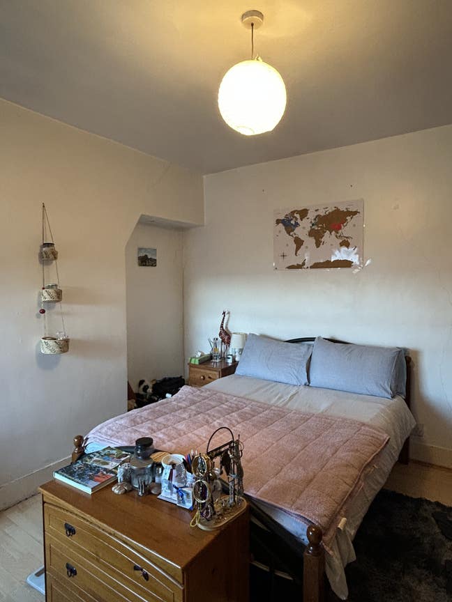 🌟 Spacious Double Room in Lovely All-Female Flat Main Photo