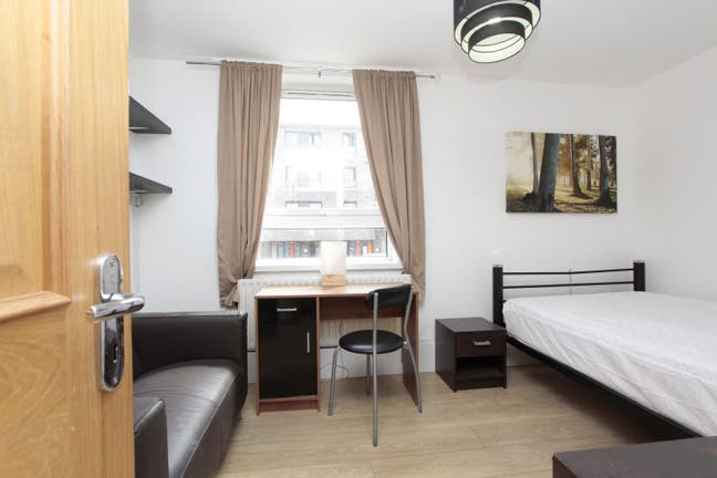 Bright Double Room | E14, 16 Min to Canary Wharf Main Photo