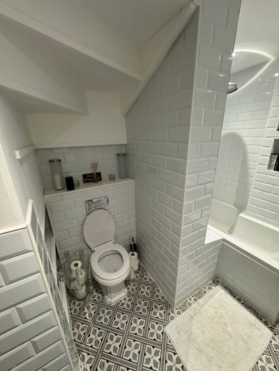 Large double room with bathroom and courtyard. Main Photo