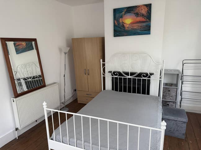  Spacious  Room  for  Rent  –  WD18  Main Photo