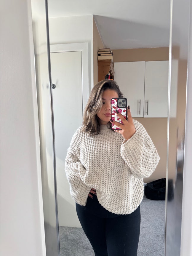 I am a professional female aged 23. I am look... Main Photo