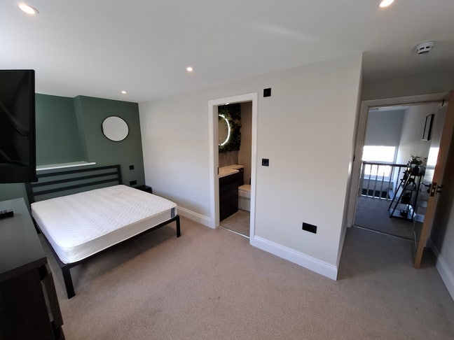 Fantastic central property with stunning rooms Main Photo
