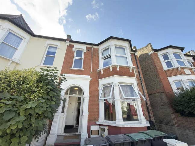 Newly Refurbished 2 Double Bed Flat with Garden Main Photo