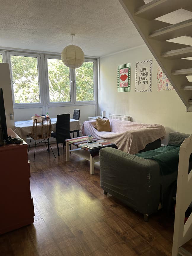 Room in 4 bedroom flat near Clapham Junction  Main Photo
