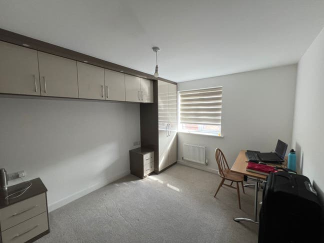 1 room available  Main Photo