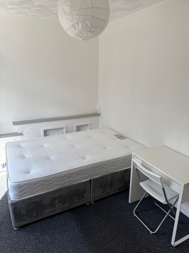 Beautiful Furnished 5 Bed House Treforest  Main Photo