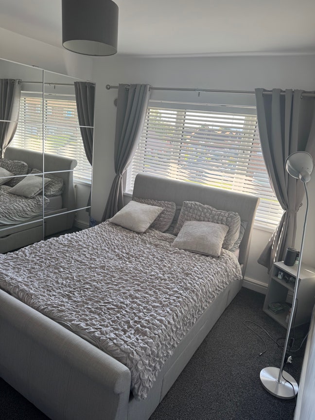 Short term - 1 double bedroom, well presented.  Main Photo