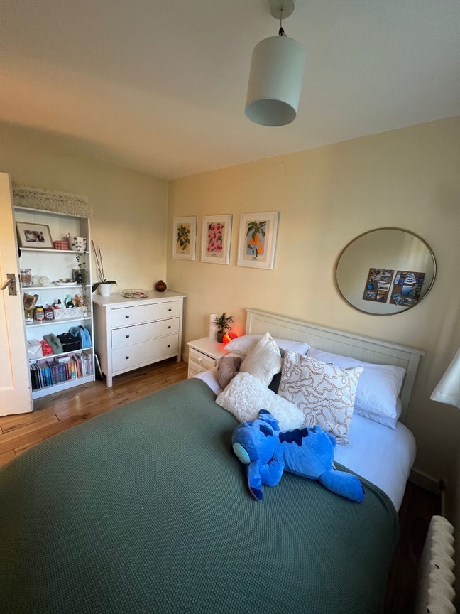 Double room in Ealing Broadway  Main Photo