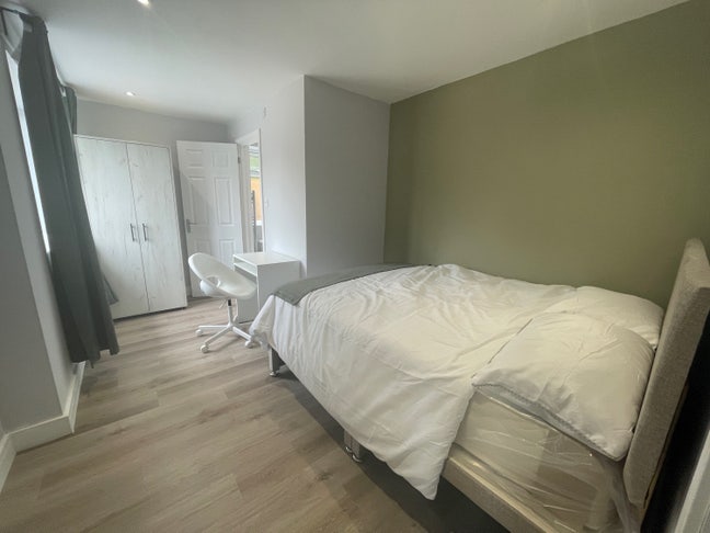 Ensuite - 5 minutes from Bicester Village   Main Photo