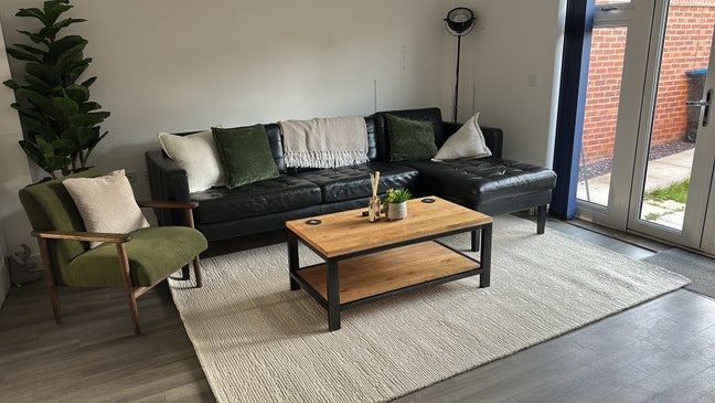 Rooms to rent Main Photo