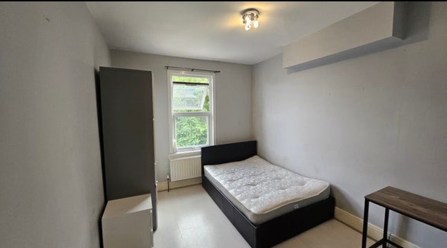 Room in goodmayes/seven kings  Main Photo