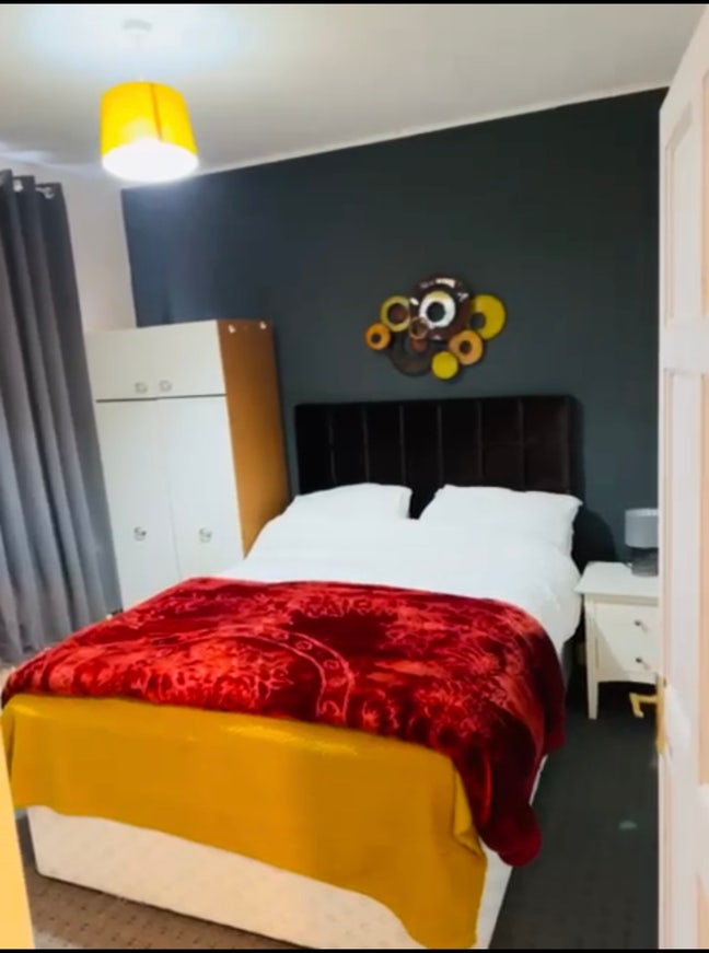 One room share in house s5 preferably for a female  Main Photo