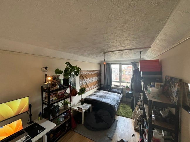 Bright Double Room Available – 1 Month Only  Main Photo