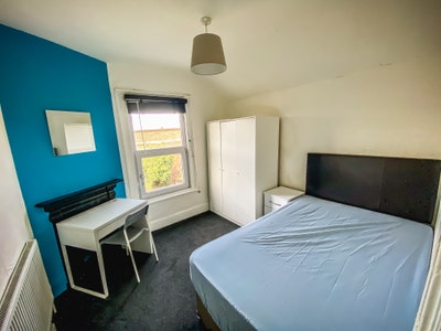Stylish Room on London Road RG1 - Double Main Photo